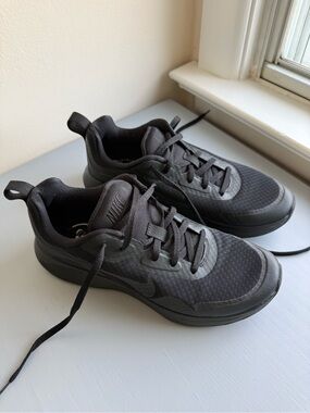 Nike Black Athletic Mesh Sneakers Nike WearAllDay Women sz 8,5
